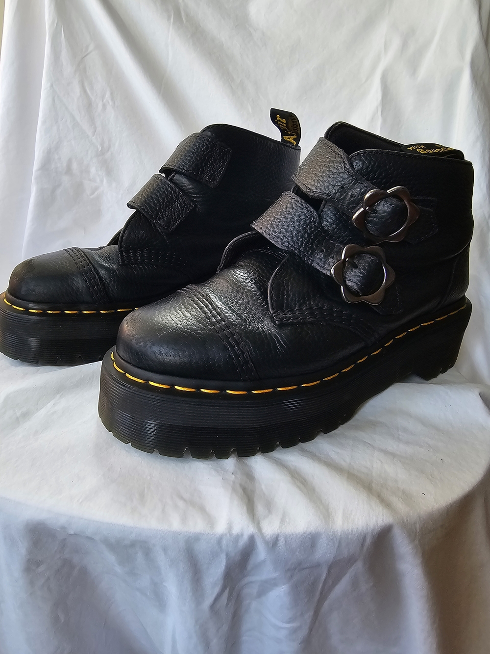 NWOT Dr. Martens Devon Flower Buckle Leather Platform Boots Black 8 USL